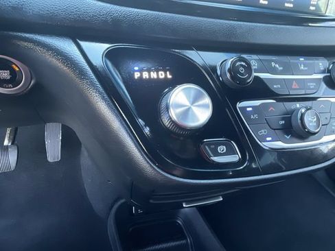 Used 2025 Chrysler Pacifica Select FWD image 15