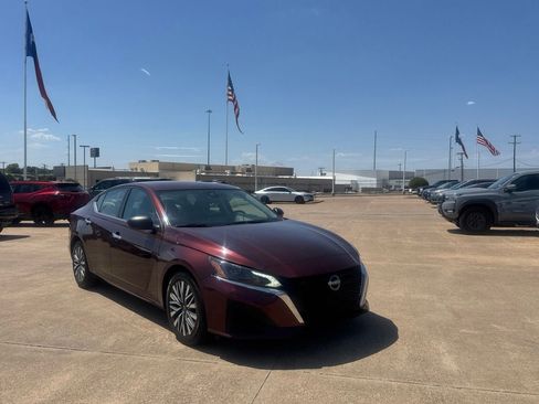 Certified 2024 Nissan Altima 2.5 SV FWD image 1