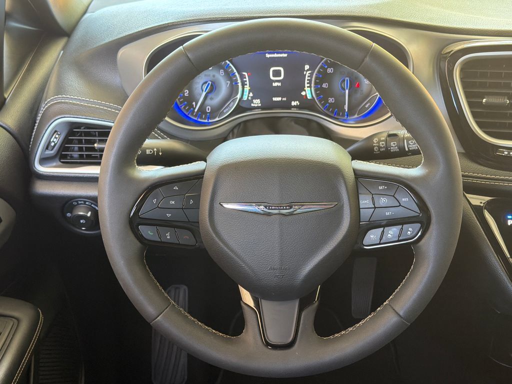 Used 2024 Chrysler Pacifica Touring-L w/ S Appearance Package FWD image 4