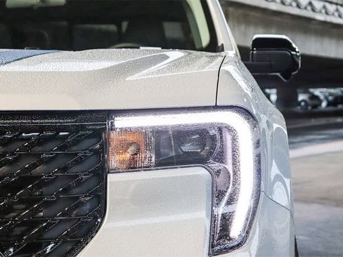 New 2025 Ford Maverick Lariat w/ Black Appearance Package image 4