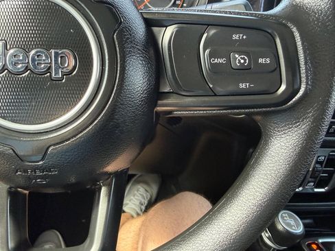 Used 2025 Jeep Gladiator Sport AWD/4WD image 29