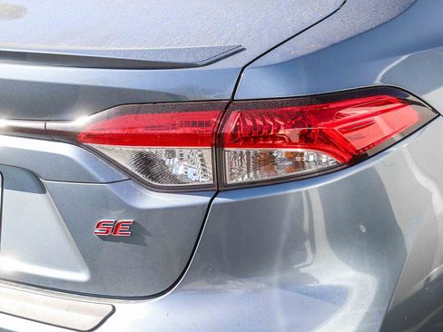 Used 2023 Toyota Corolla SE w/ SE Premium Package image 11