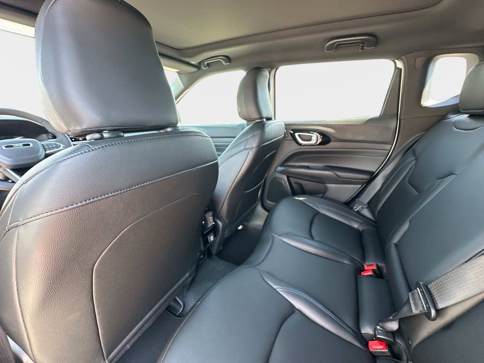 New 2025 Jeep Compass Limited w/ Sun & Sound Group AWD/4WD image 18