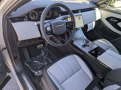 New 2026 Land Rover Range Rover Evoque Dynamic SE image 9