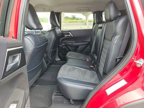 Used 2025 Mitsubishi Outlander SE AWD/4WD image 17