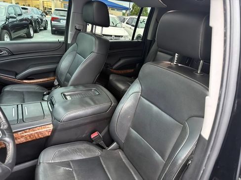 Used 2015 Chevrolet Suburban LTZ RWD image 10