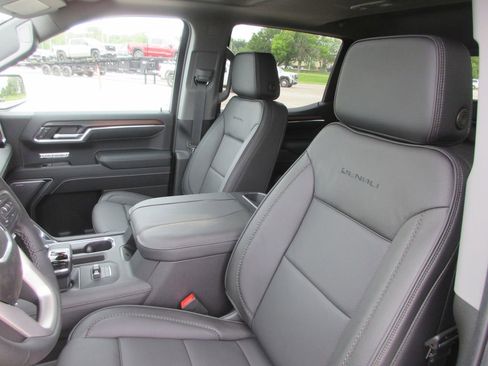 New 2026 GMC Sierra 1500 Denali w/ Denali Reserve Package AWD/4WD image 13