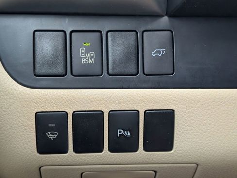 Used 2014 Toyota Highlander Limited FWD image 15