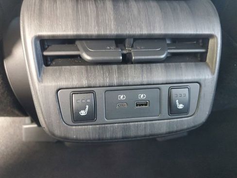 Used 2023 Nissan Ariya AWD/4WD image 12