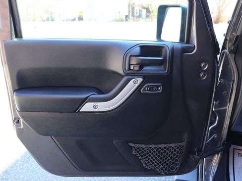 Used 2017 Jeep Wrangler Unlimited Sahara w/ Dual Top Group AWD/4WD image 22