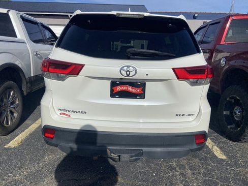 Used 2017 Toyota Highlander XLE image 3