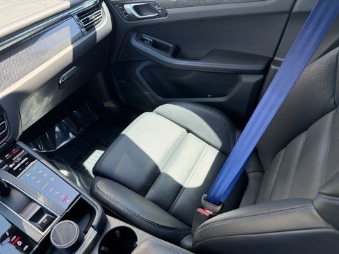 Certified 2025 Porsche Macan GTS image 19