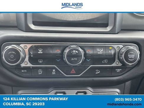 Used 2018 Jeep Wrangler Unlimited Sahara AWD/4WD image 26