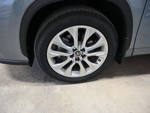 Used 2023 Toyota Highlander Limited image 33