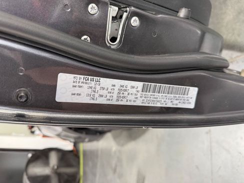 Used 2017 Dodge Journey SE w/ Flexible Seating Group FWD image 33