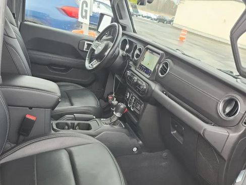 Used 2023 Jeep Wrangler Unlimited Sahara w/ Cold Weather Group AWD/4WD image 13