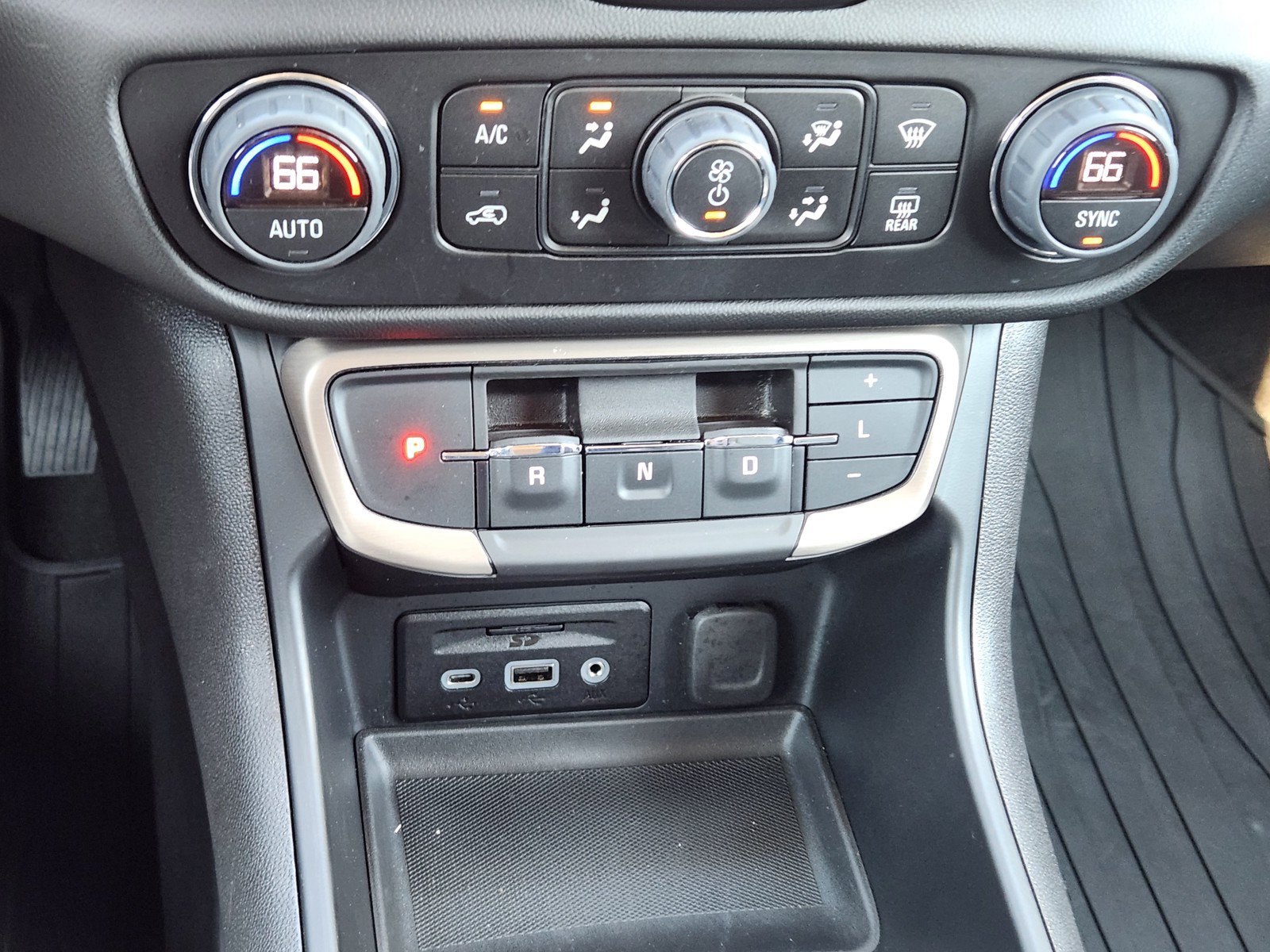 Used 2023 GMC Terrain Denali w/ Black Diamond Edition AWD/4WD image 15