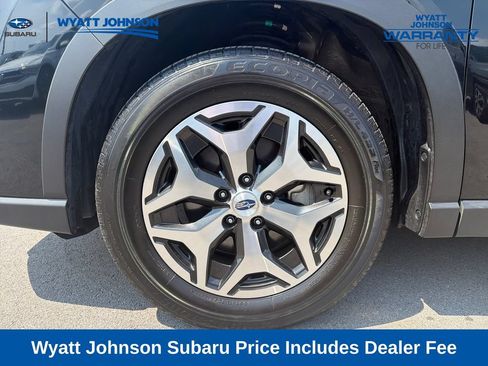 Used 2024 Subaru Forester Premium AWD/4WD image 3