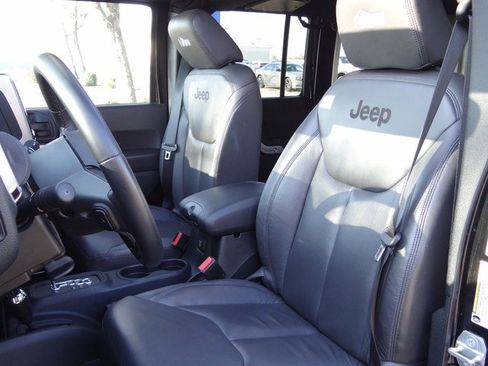 Used 2015 Jeep Wrangler Unlimited Rubicon w/ Connectivity Group image 20