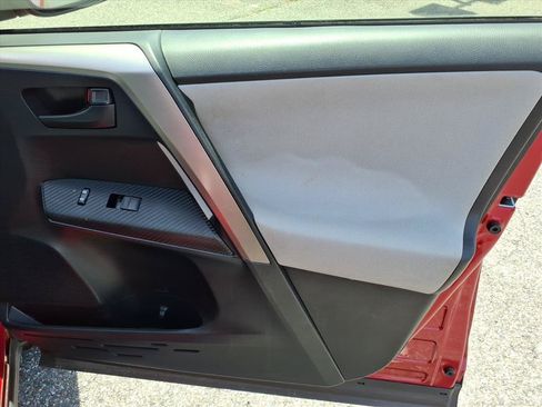Used 2014 Toyota RAV4 LE FWD image 16
