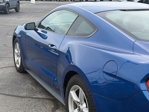 Used 2017 Ford Mustang Coupe RWD image 7