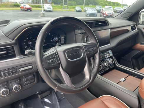 Used 2023 GMC Yukon Denali Ultimate AWD/4WD image 18
