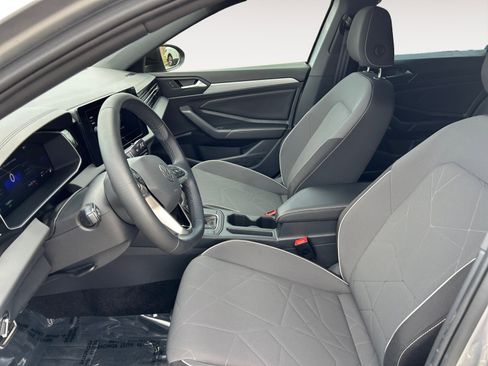 Used 2025 Volkswagen Jetta Sport image 17