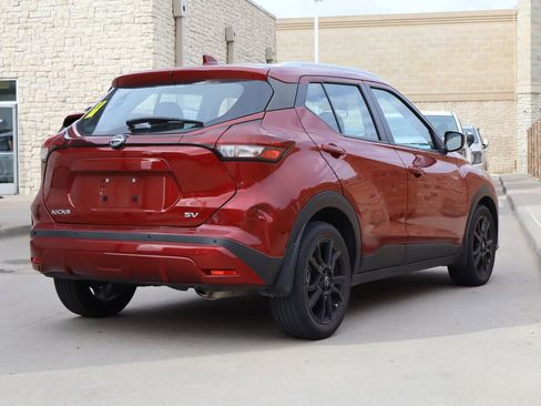 Used 2022 Nissan Kicks SV FWD image 3