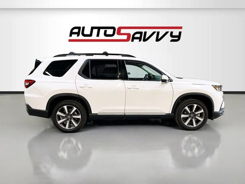 Used 2024 Honda Pilot Touring image 8