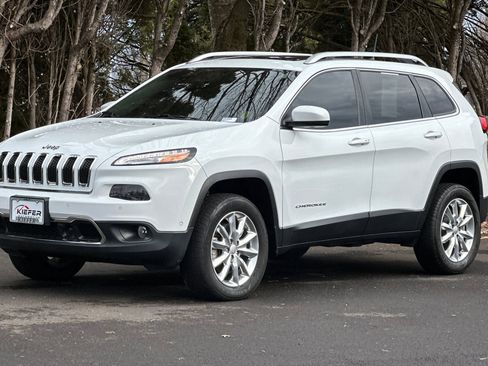 Used 2017 Jeep Cherokee Limited w/ Luxury Group image 8