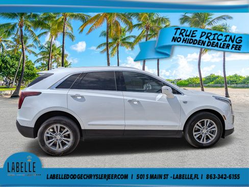 Used 2022 Cadillac XT5 Premium Luxury w/ Technology Package FWD image 2