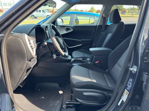 Used 2025 Kia Soul LX w/ LX Technology Package FWD image 24