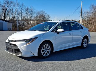 Used 2023 Toyota Corolla LE video 3