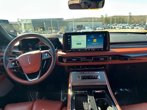 Used 2025 Lincoln Aviator Reserve w/ Equipment Group 201A image 9