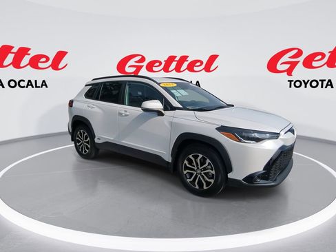 Used 2023 Toyota Corolla Cross SE image 2