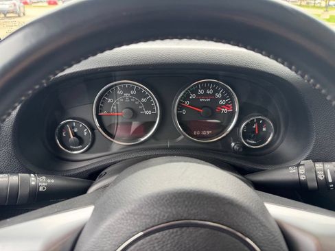 Used 2015 Jeep Wrangler Unlimited Rubicon AWD/4WD image 23