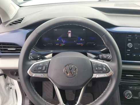 Used 2023 Volkswagen Taos SE w/ Panoramic Sunroof Package FWD image 27