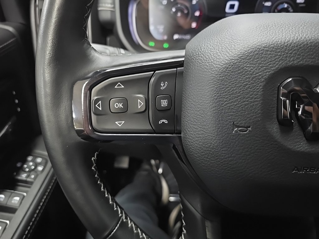 Used 2025 RAM 3500 Limited AWD/4WD image 19