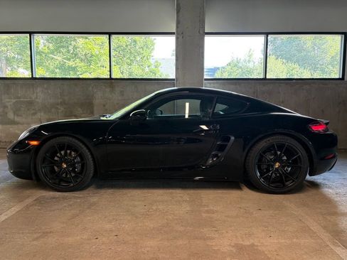 Used 2025 Porsche 718 Cayman RWD image 2