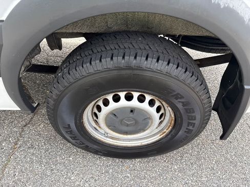 Used 2017 Mercedes-Benz Sprinter 2500 image 26