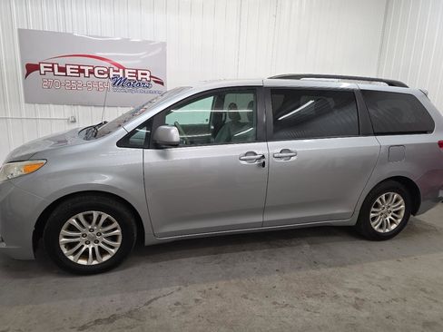 Used 2014 Toyota Sienna XLE FWD image 6