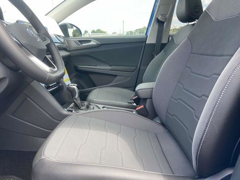 New 2025 Volkswagen Taos SE image 17