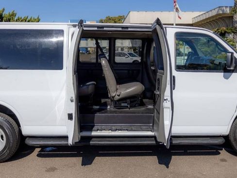 Used 2015 GMC Savana 3500 LS w/ Chrome Appearance Package image 15