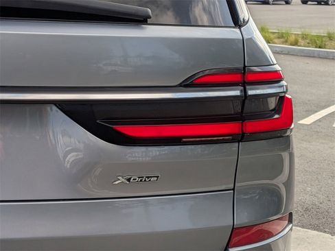 Used 2023 BMW X7 xDrive40i w/ M Sport Package image 24