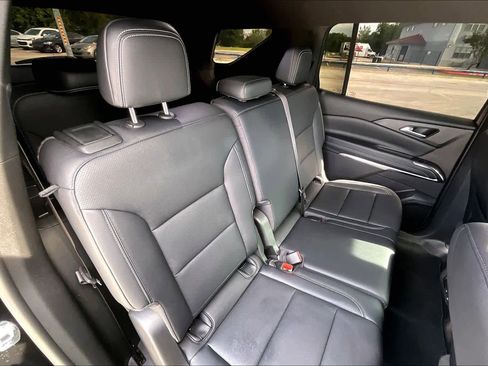 Used 2026 Chevrolet Traverse LT FWD image 18