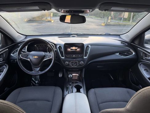Used 2017 Chevrolet Malibu LT image 12