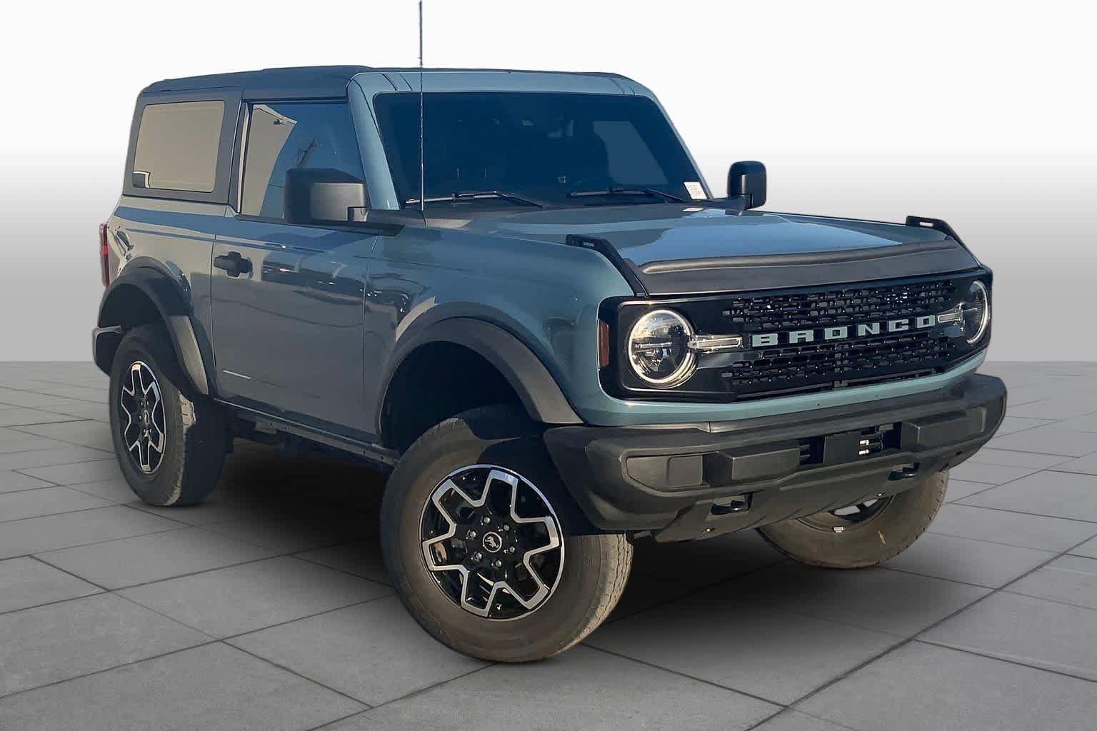 Used 2023 Ford Bronco 2-Door AWD/4WD image 2