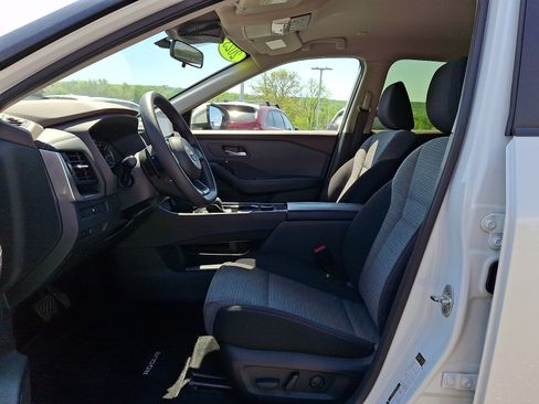 Used 2023 Nissan Rogue SV AWD/4WD image 14