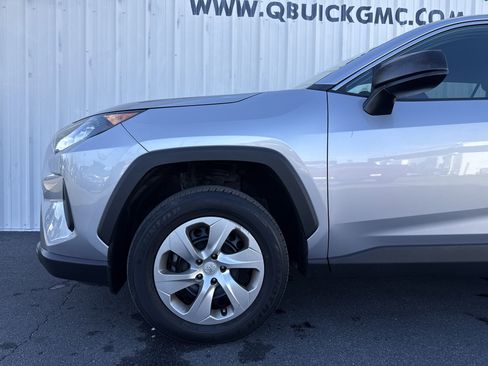 Used 2022 Toyota RAV4 LE image 4