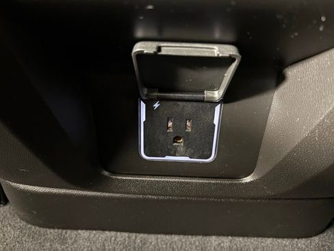 Used 2025 GMC Yukon Denali image 40